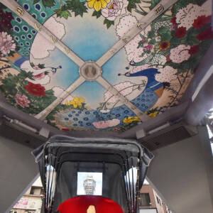 vol.13 青春賞「通天閣ビリケン神殿」川根一雄（第16回夕陽丘うえまち写真コンテスト）