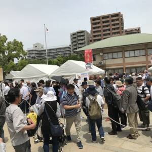 たくさんの人出。「彦八まつり」〜生國魂神社
